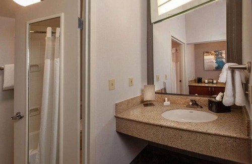 Newark Hotel | University Delaware Museums Tour! Kid-friendly Accommodation! Parking is FREE!