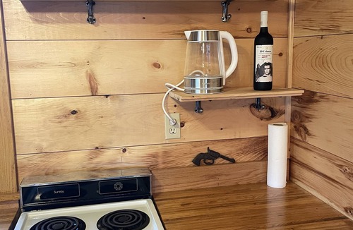 Sharpsburg Cabin | Unplug & Recharge at Whispering Pines Ringgold
