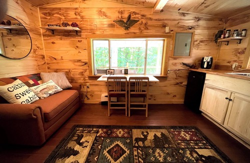 Sharpsburg Cabin | Unplug & Recharge at Whispering Pines Ringgold