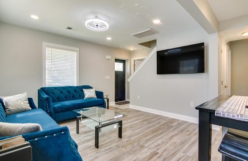 Salisbury House | Updated Home - Walk to Salisbury University!