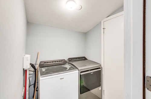 Linden House | Updated Linden Home: Visit NYC & Newark!