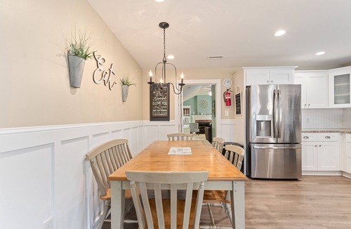 North Cape May House | Updated open concept beach house. 1.5 blocks to bay beach and Harpoon’s!