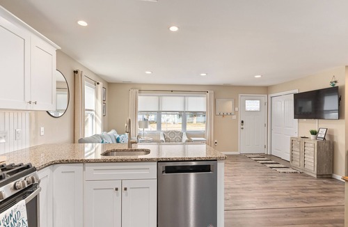 North Cape May House | Updated open concept beach house. 1.5 blocks to bay beach and Harpoon’s!