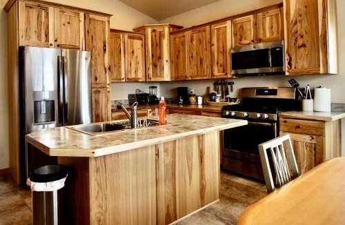 Whitehall House | Upper Level Ranch Accommodation for Glamping in Montana