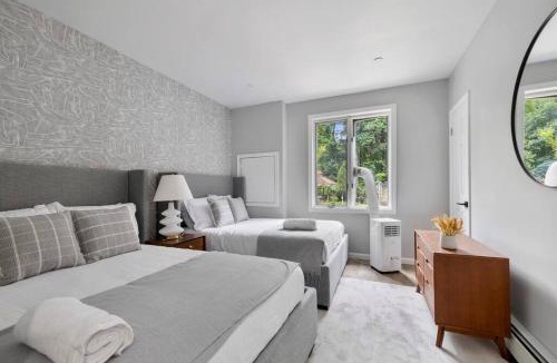 Airmont Apartment | Upper Saddle River Resort w Pool, Hot Tub & Lake