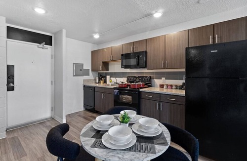 Corryville Apartment | Upscale 2 Bed Suite — Mins to Downtown Cincinnati!