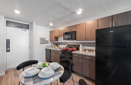 Corryville Apartment | Upscale 2 Bed Suite — Mins to Downtown Cincinnati!