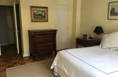 Midtown East Apartment | Upscale, large, high-ceilings, mid-town doorman NYC apartment centrally located