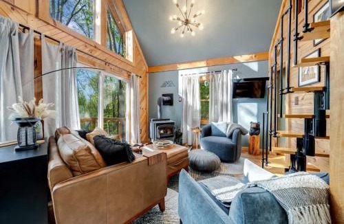 Paw Paw House | Upscale w Fireplace Fire Pit Games in Gated Comm