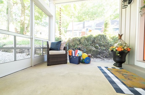 Lakeside Cottage | "Upside" New Cottage w Custom Built Bunk Room - Inside LKSD Gates