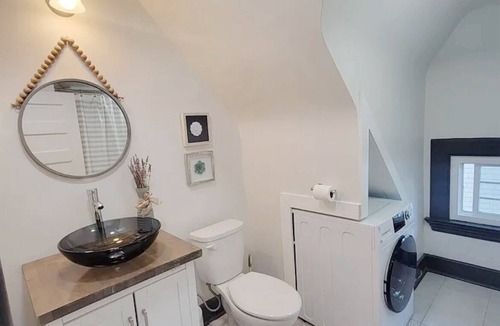 Montclair Apartment | Urban Attic is a cozy, bright and stylish 2 bedroom retreat.