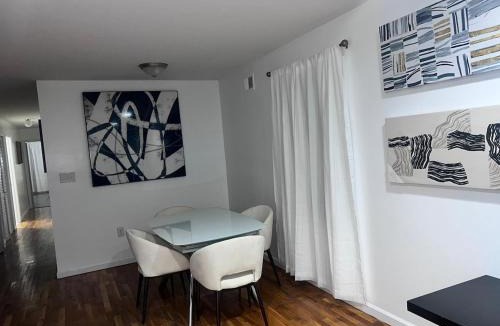 Jersey City Apartment | Urban beautiful home Jersey City 15 mins from NYC 15 mins from Newark airport