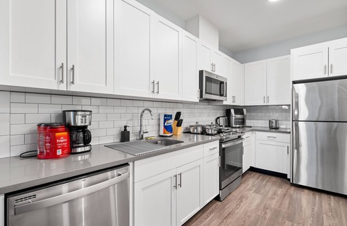 Greenville Condo | Urban Elegance: 20 Minutes to NYC with Luxe Amenities- Gym and Laundry In Unit