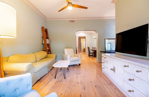 Weehawken House | Urban Oasis with Old World Charm