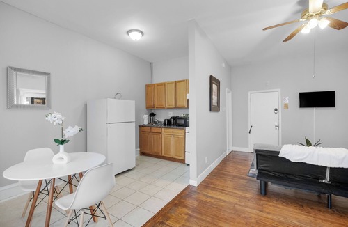Spruce Hill Apartment | Urban quaint flat @UPenn