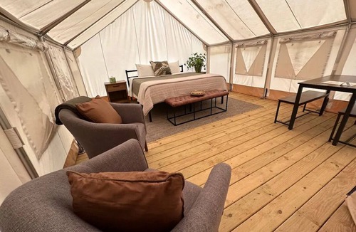 Cuyahoga Falls RV Rental | Valley Overlook, heart of Cuyahoga Valley National Park - Glamping Tent P11