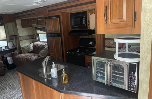 Cedar Mountain House | Very comfortable 32 foot Camper Trailer with 3 slide outs