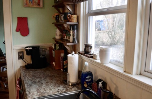 Summerlee House | Vibrant 2 Bedroom Home, Conveniently Close To The New River Gorge National Park.