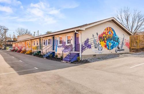 Greenwood House | Vibrant Multi Condo Building that Sleeps 48 with 7 Units