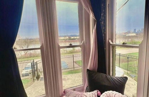 Ludlow House | Victorian Riverfront Estate mins from Cincinnati