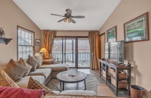 La Follette House | View West Lakefront Cottage cottage