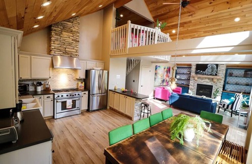 Lake Ariel Ski Chalet | Villa MiaNova: A Modern Hideout in the Woods.