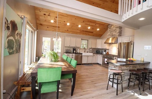Lake Ariel Ski Chalet | Villa MiaNova: A Modern Hideout in the Woods.