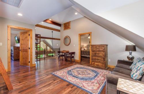 Chalet Village North House | Villa Tavia by Stony Brook Cabins