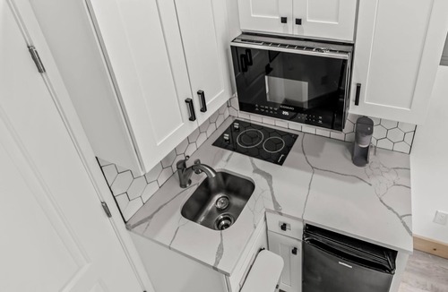 North Philadelphia West Apartment | Vines Classic Studio