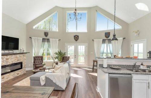 Arlington House | Vineyard Cottage in Wine Country with Hot Tub