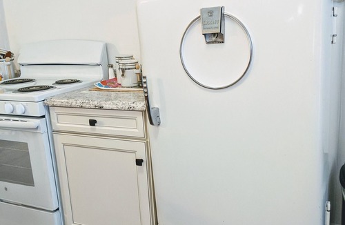 Jim Thorpe Apartment | Vintage Charm Studio: Unique Retreat on the East Side