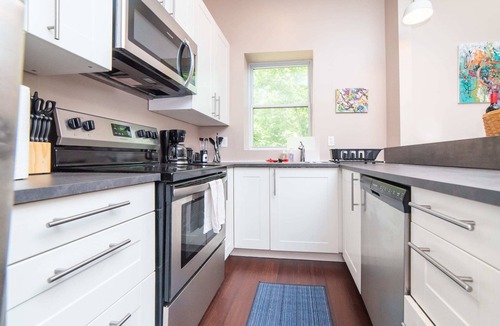 Manchester Apartment | Walk to Acrisure - Parking - Location - GroupStay