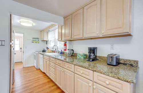 Surf City Apartment | Walk to Bay & Ocean: Pet-friendly Surf City Apt