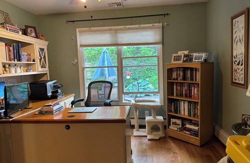 Baiting Hollow House | Walk to beach in this charming home with ac and wifi