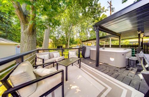 Mentor House | Walk to Marina Home with Hot Tub in Mentor!