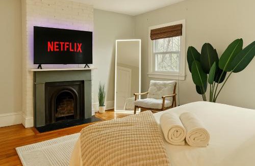 University District Apartment | Walk to OSU & Short North FREE PARKING Fire Pit