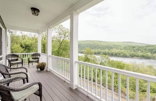 Knoxville House | Walk to Potomac River and downtown Harpers Ferry