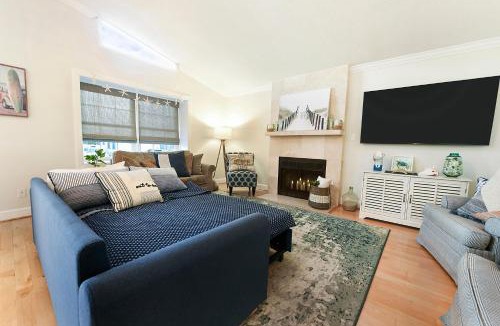 Caine Woods Villa | Walk to the Beach at the Blue House! EV Cgr, Pets!