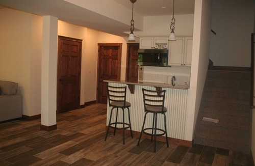 Lackawaxen House | Walk to the Ski-Slope, Pool and Lodge Spectacular 5 Bedroom 3 Bath Contemp