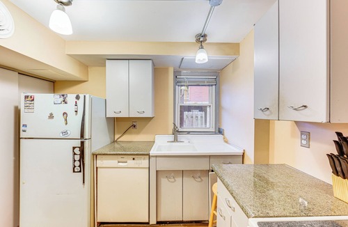 South Side Slopes Apartment | Walkable Studio in the Heart of Pittsburgh!