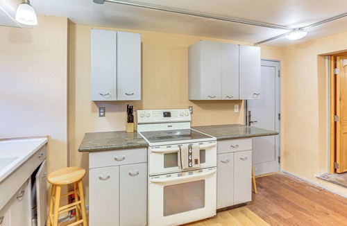 South Side Slopes Apartment | Walkable Studio in the Heart of Pittsburgh!