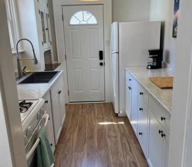 Norwood House | Warren 1 Bedroom Unit near Xavier Downtown
