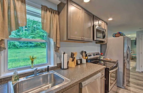 Brodheadsville Cottage | Water Views: 'The Overlook Home' in Brodheadsville