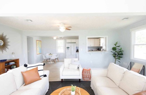 Cambridge House | WATERFRONT! *HOT TUB* 3 bedroom Oasis on 2+ acres - Sleeps 8