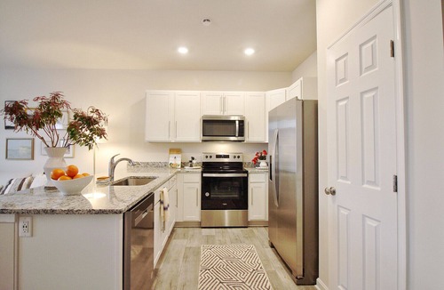 Luray House | ~Weekly 15% OFF~ Modern Charm w/Luxury Beds, Fireplace, Workspace
