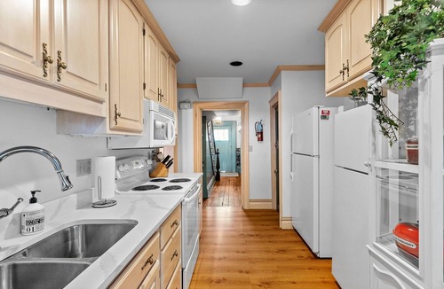 Butler House | Weekly discount. Family & pet friendly, A block to Main St. Walk to dine/shop.