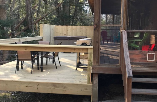 Mount Nebo House | Welcome to Almost Heaven. Short walk to Summersville lake! Sleeps 8, hot tub.