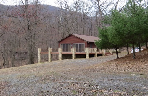 Great Cacapon House | Welcome to the Grandview. A mountain retreat with a grand view!