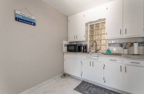 Fairport Harbor Apartment | Welcome to the Sandcastle Suite