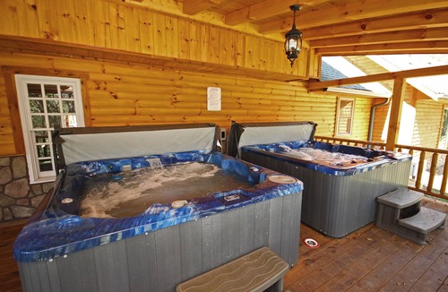 Carbon Hill Cabin | Western Lodge - Huge, w/Heated Pool, Hocking Hills